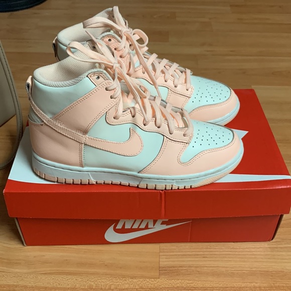 Nike Dunk Crimson Tint Size 6.5 - Picture 2 of 7